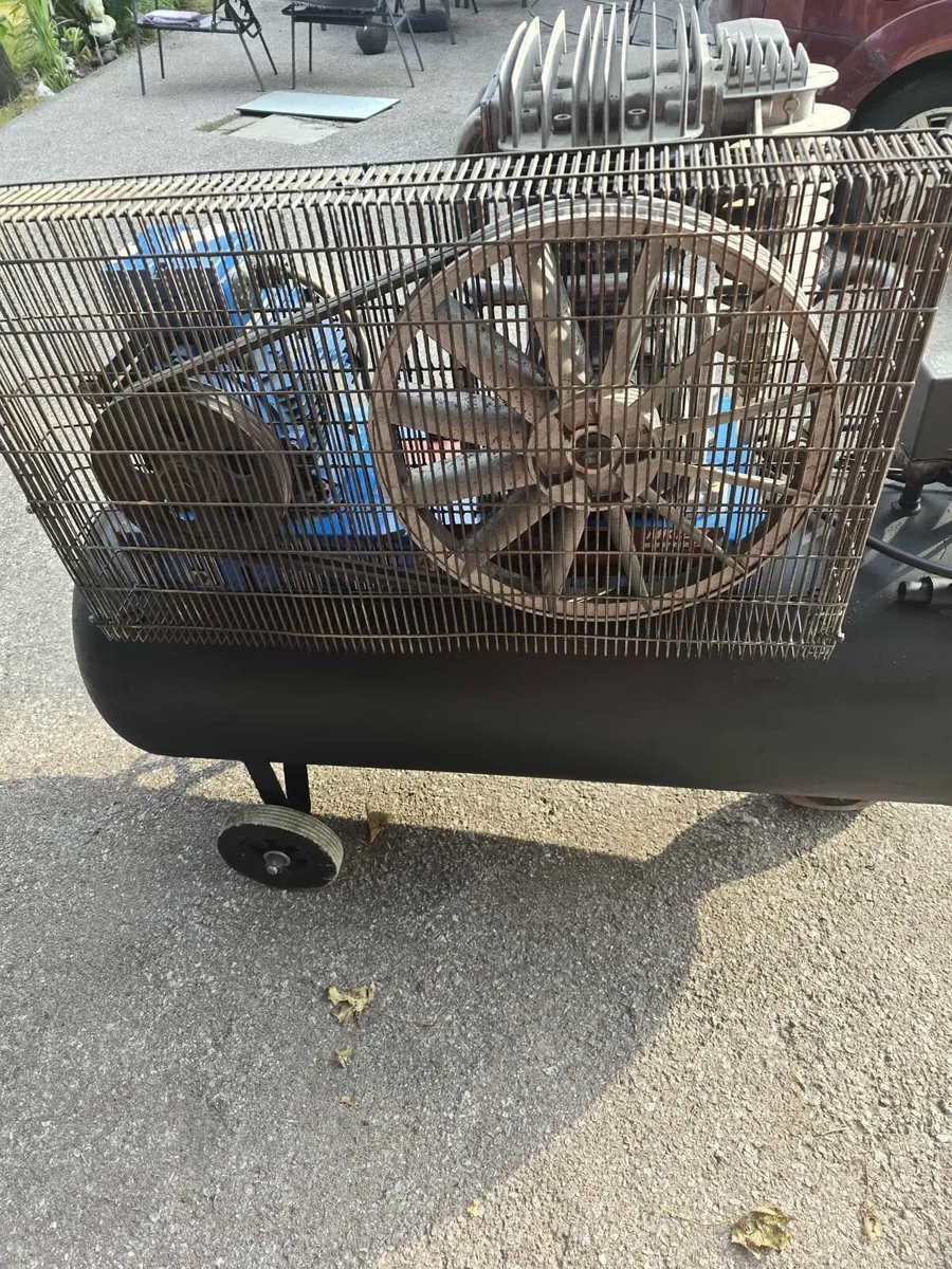 AIR COMPRESSOR 200L 400 VOLT - Image 3