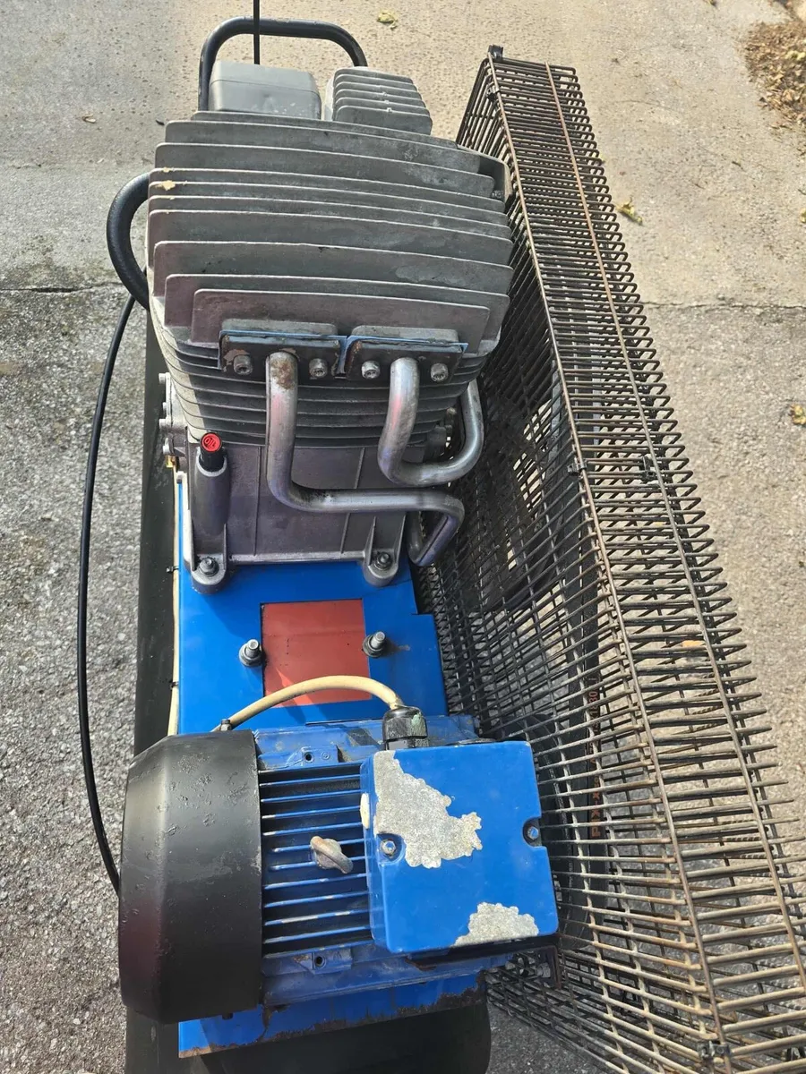 AIR COMPRESSOR 200L 400 VOLT - Image 4