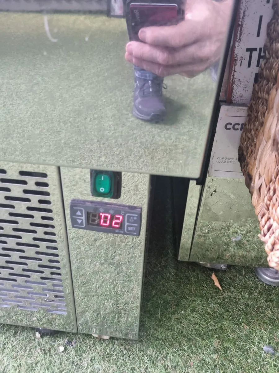 Open display/mineral Fridge - Image 2