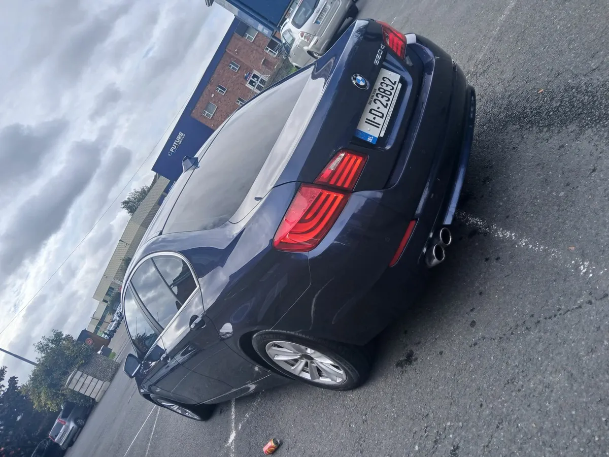 BMW 5-Series 2011 - Image 4