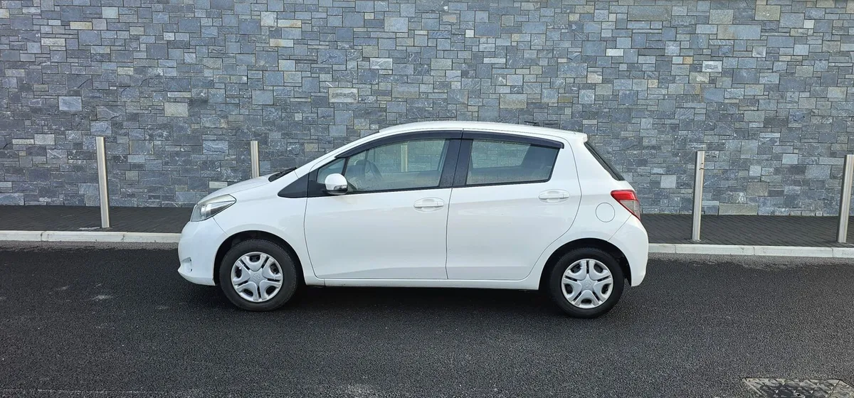 132 AUTOMATIC Toyota Yaris vitz NCT 04-26 - Image 2