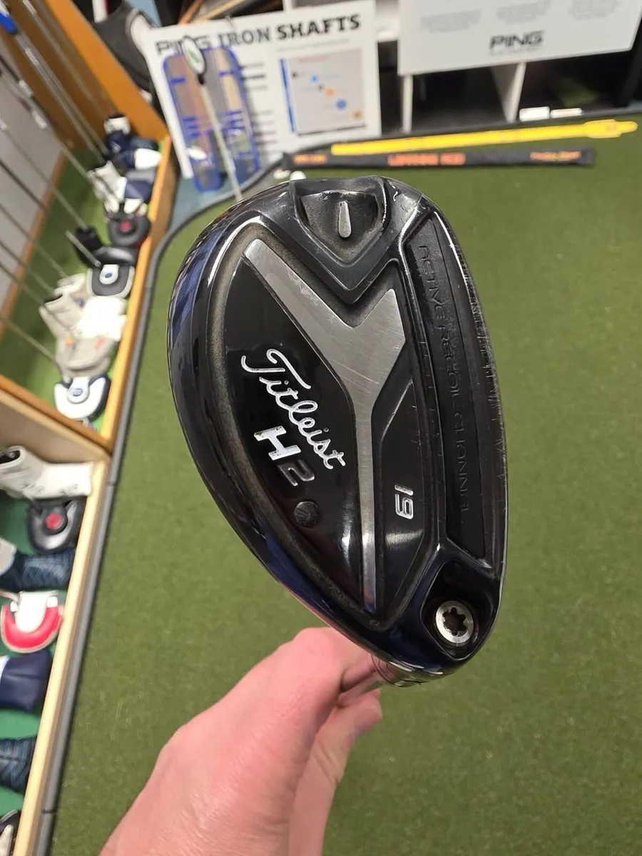 Titleist H2 818 3 Hybrid - Image 1