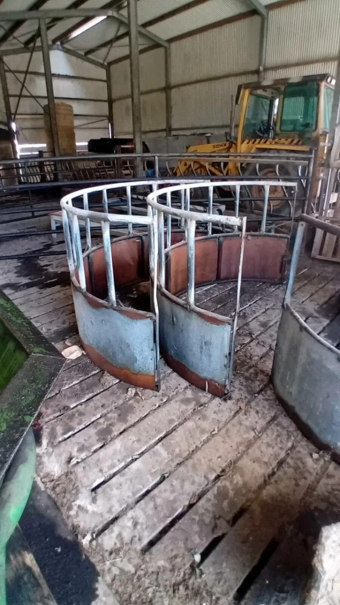Round feeder Rossmore grab - Image 1