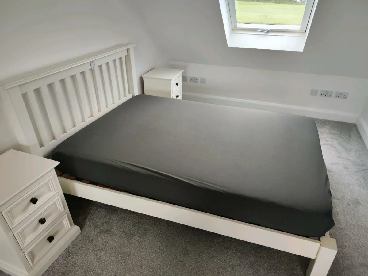 Bed - Image 1