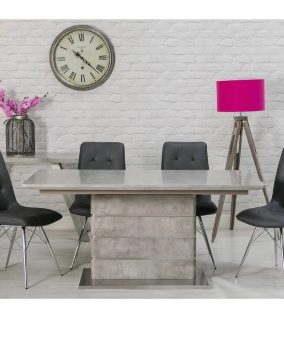 Dining table & 6 chairs and 5 matching barstools - Image 3