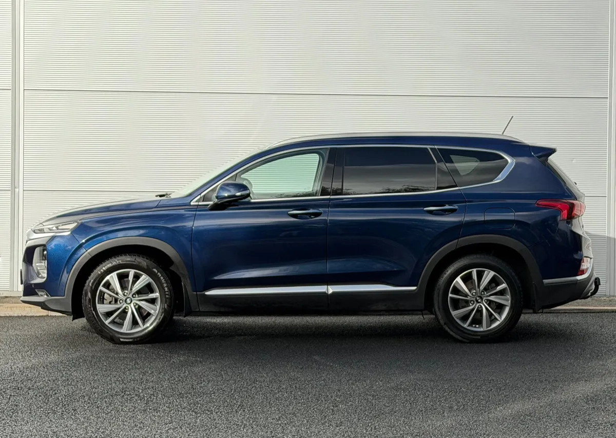 Santa Fe *7seater 2.2 CRDi 4WD Executive Plus - Image 3