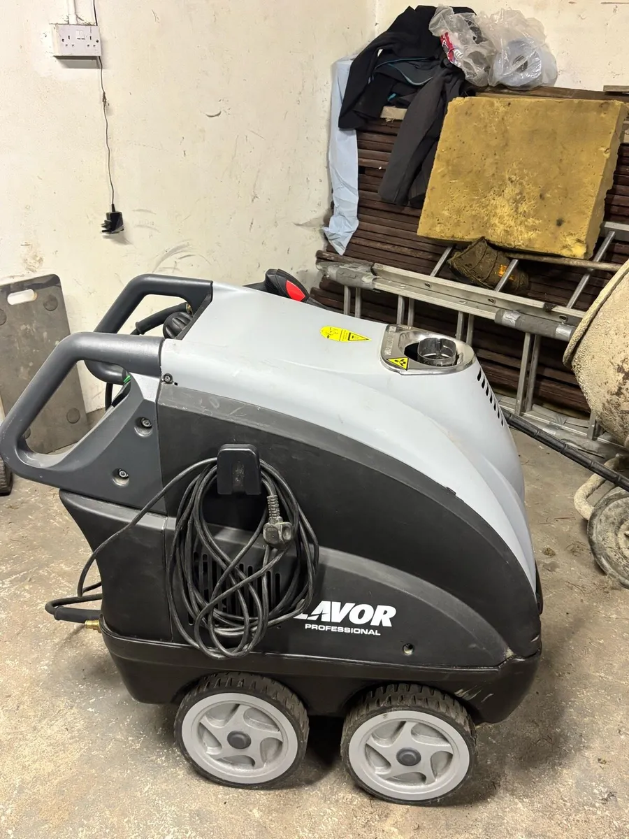 Power washer - Image 1