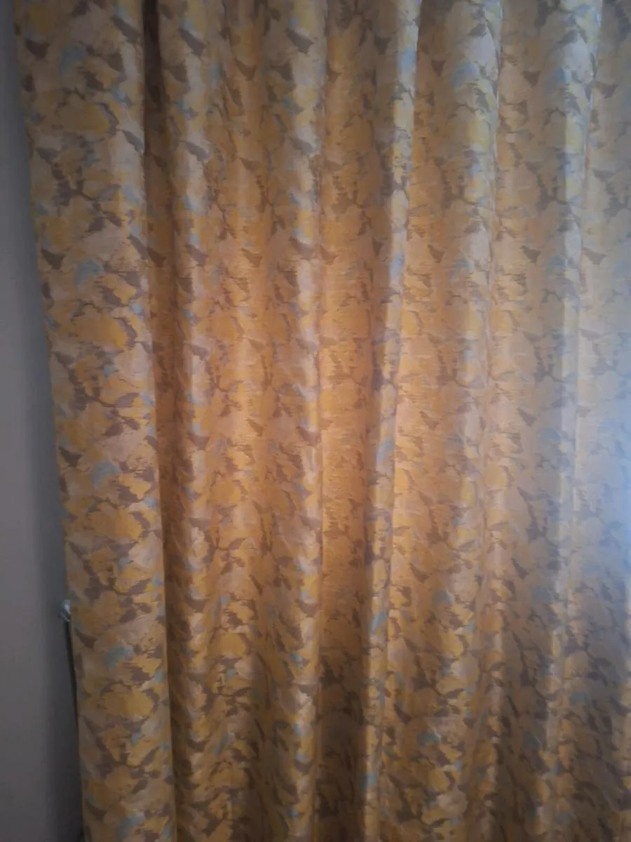 Curtains - Image 3