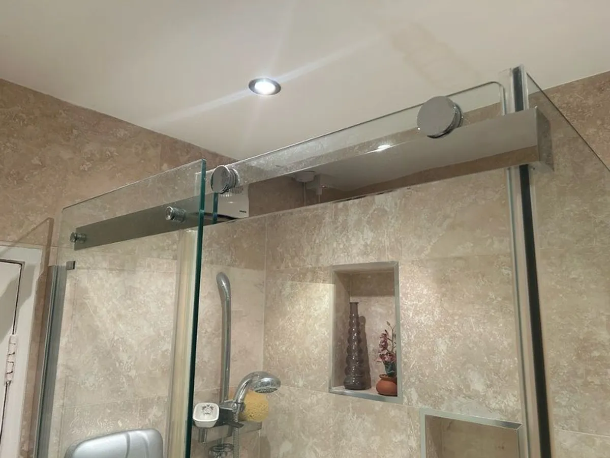Bathroom Suite - Image 4