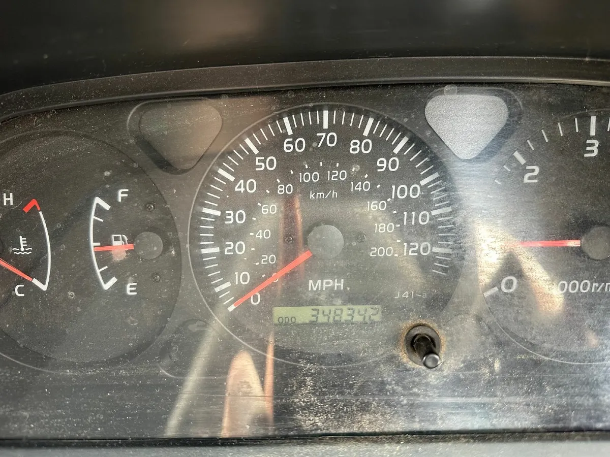 Toyota Land Cruiser 2002 - Image 2