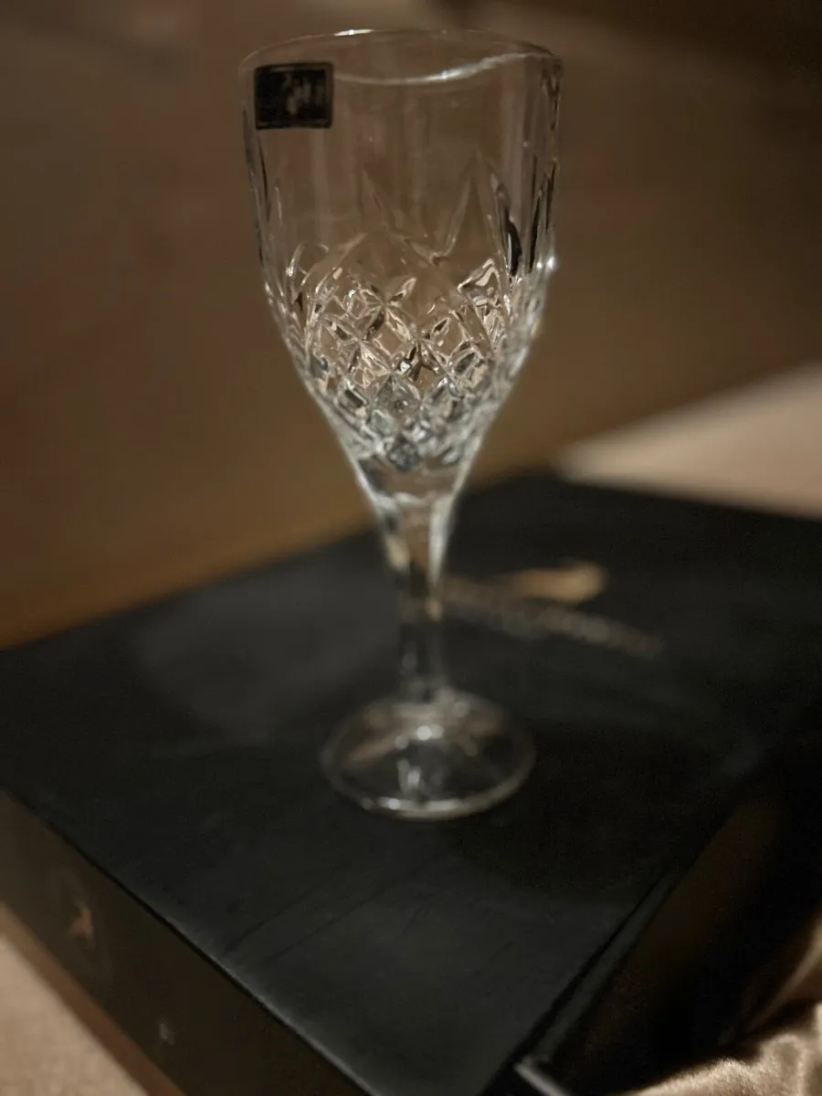Killarney Crystal Wine Glasses - Image 1