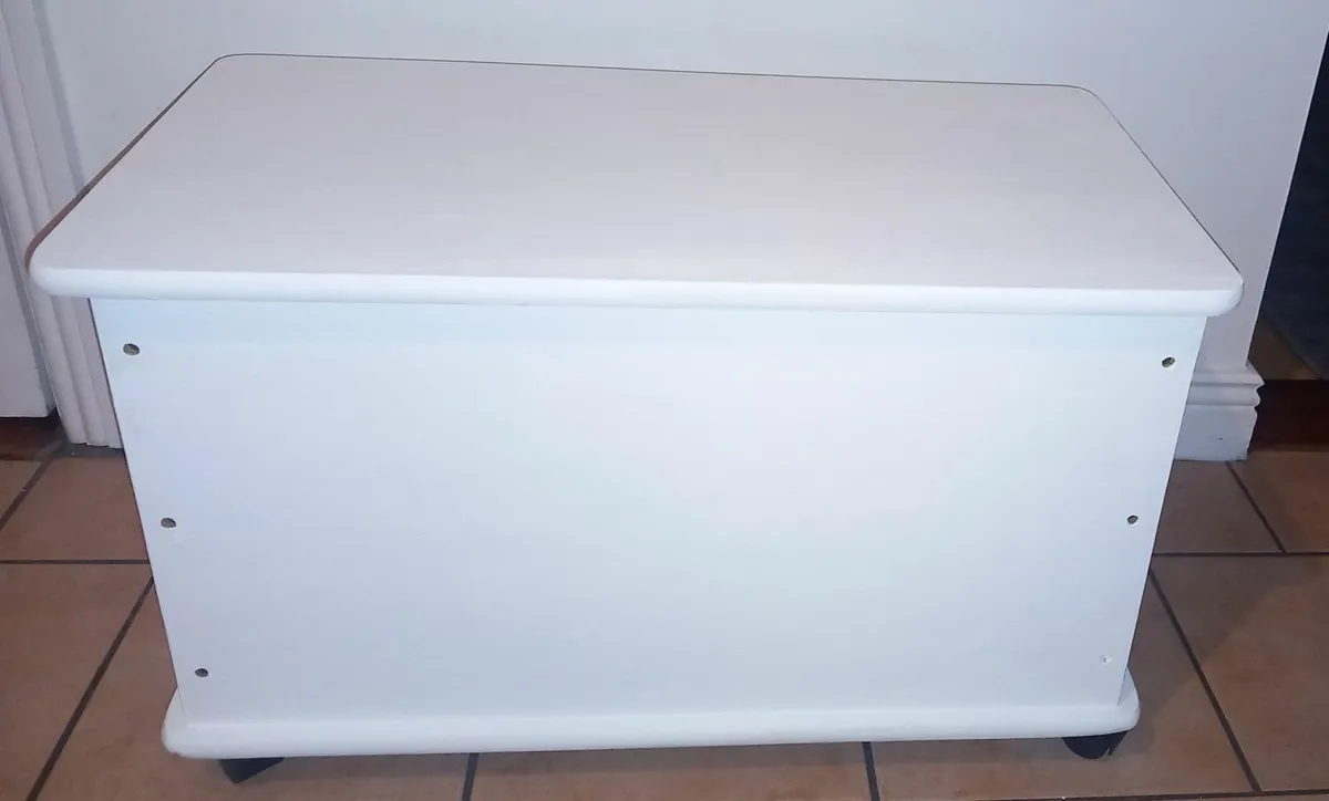 White Wooden Storage Box with Lid - Image 4