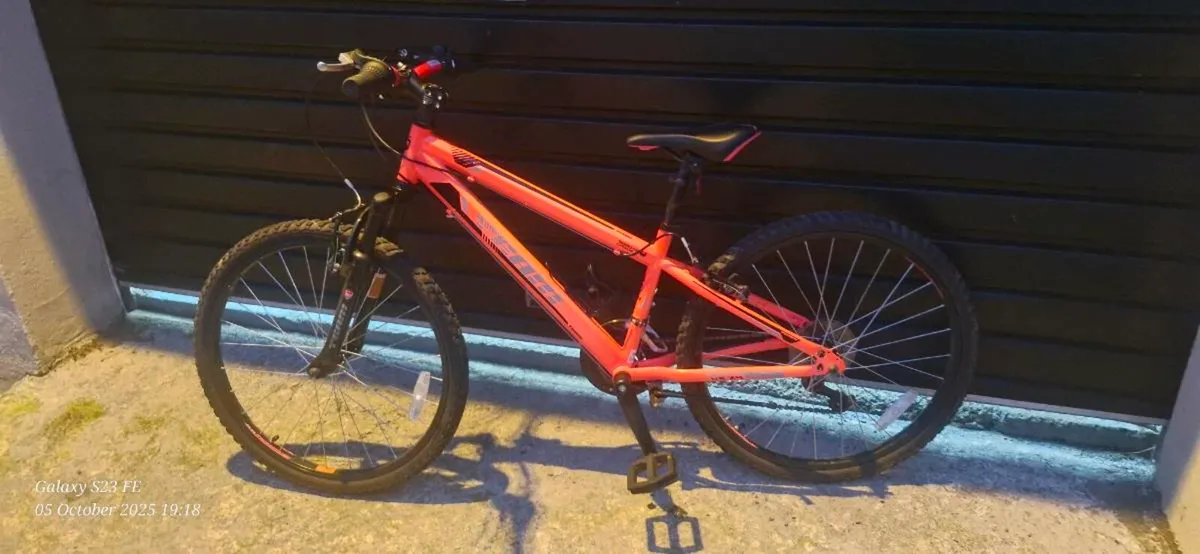 Girls 24inch bike like new - Image 2