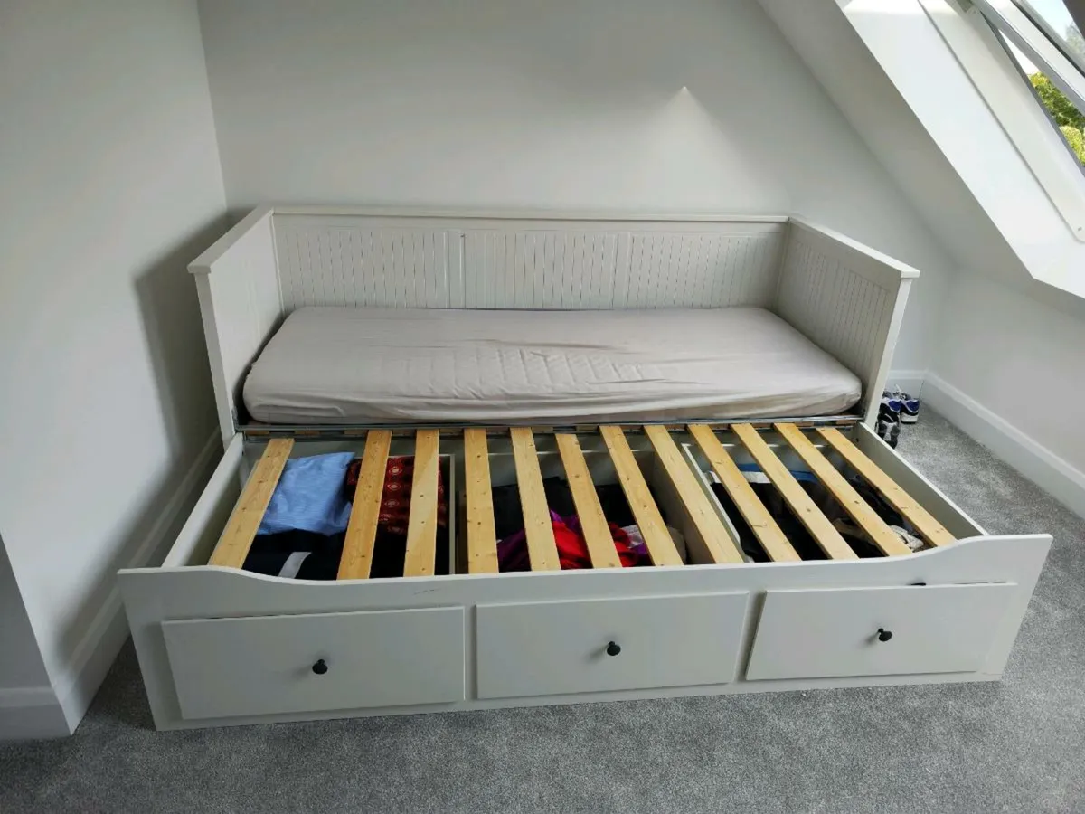 Day Bed - Image 4