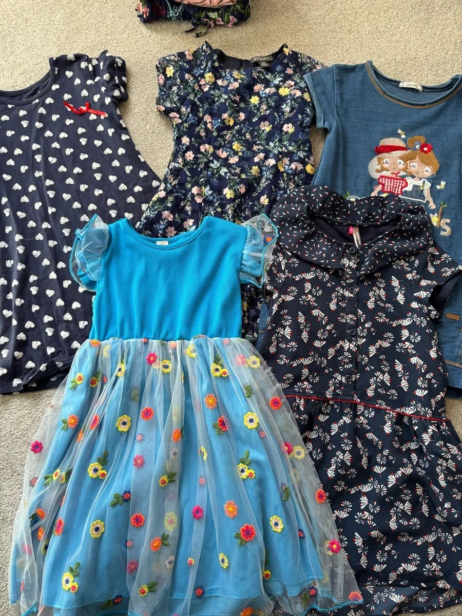 ~100 items clothes bundle for a 6-7 years old - Image 2