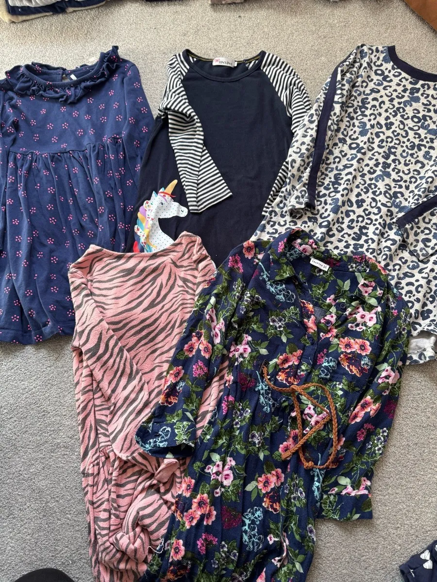 ~100 items clothes bundle for a 6-7 years old - Image 3