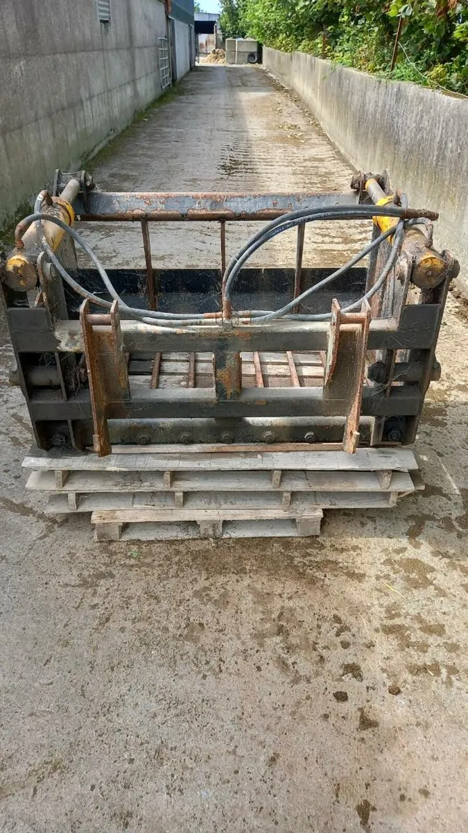 Round feeder Rossmore grab - Image 3