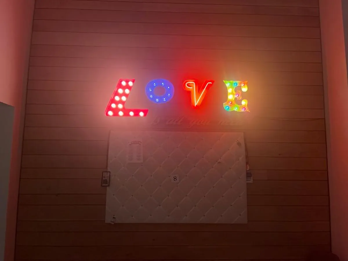 Sign that lights up - large ! - Image 1