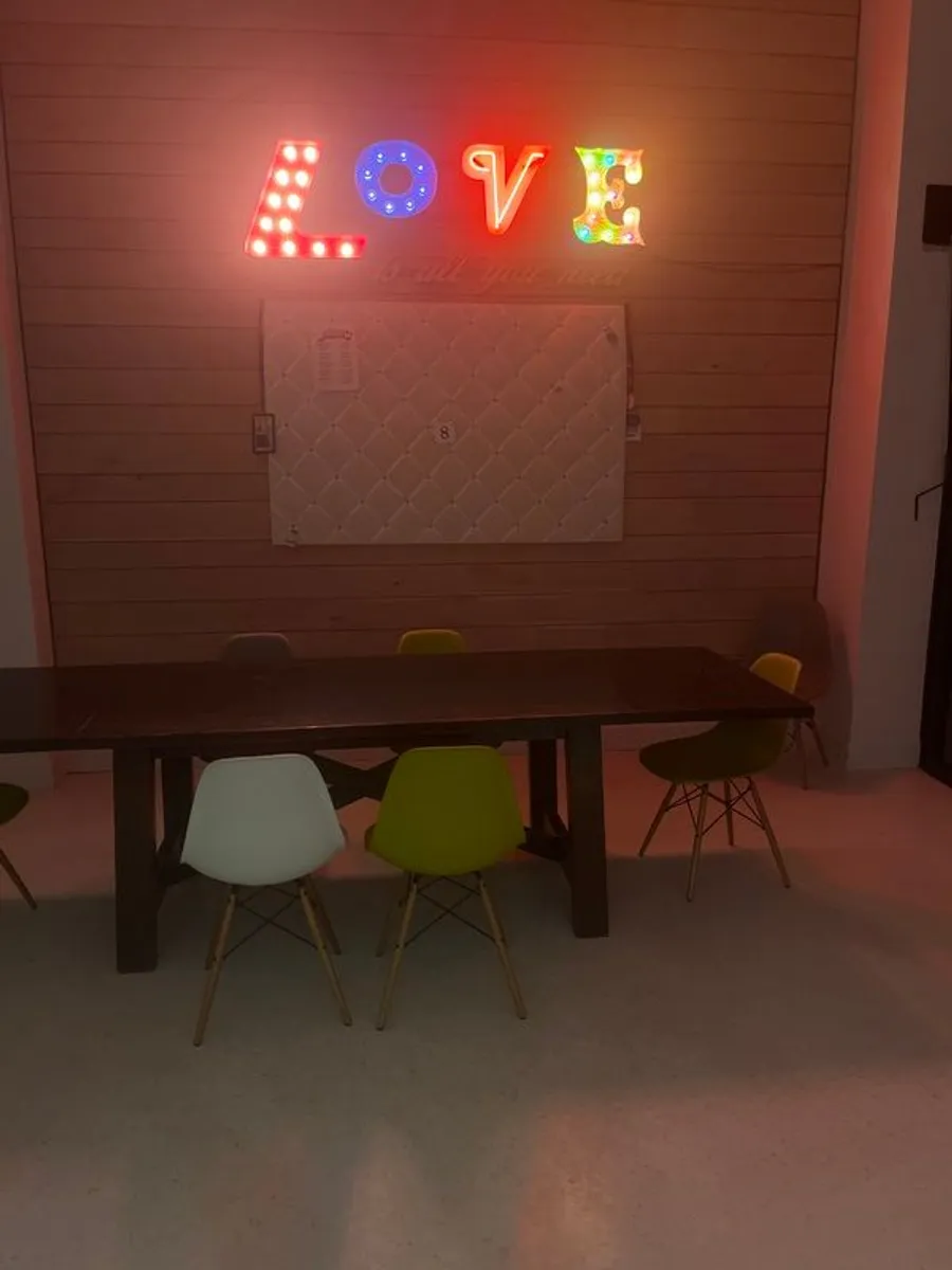 Sign that lights up - large ! - Image 2