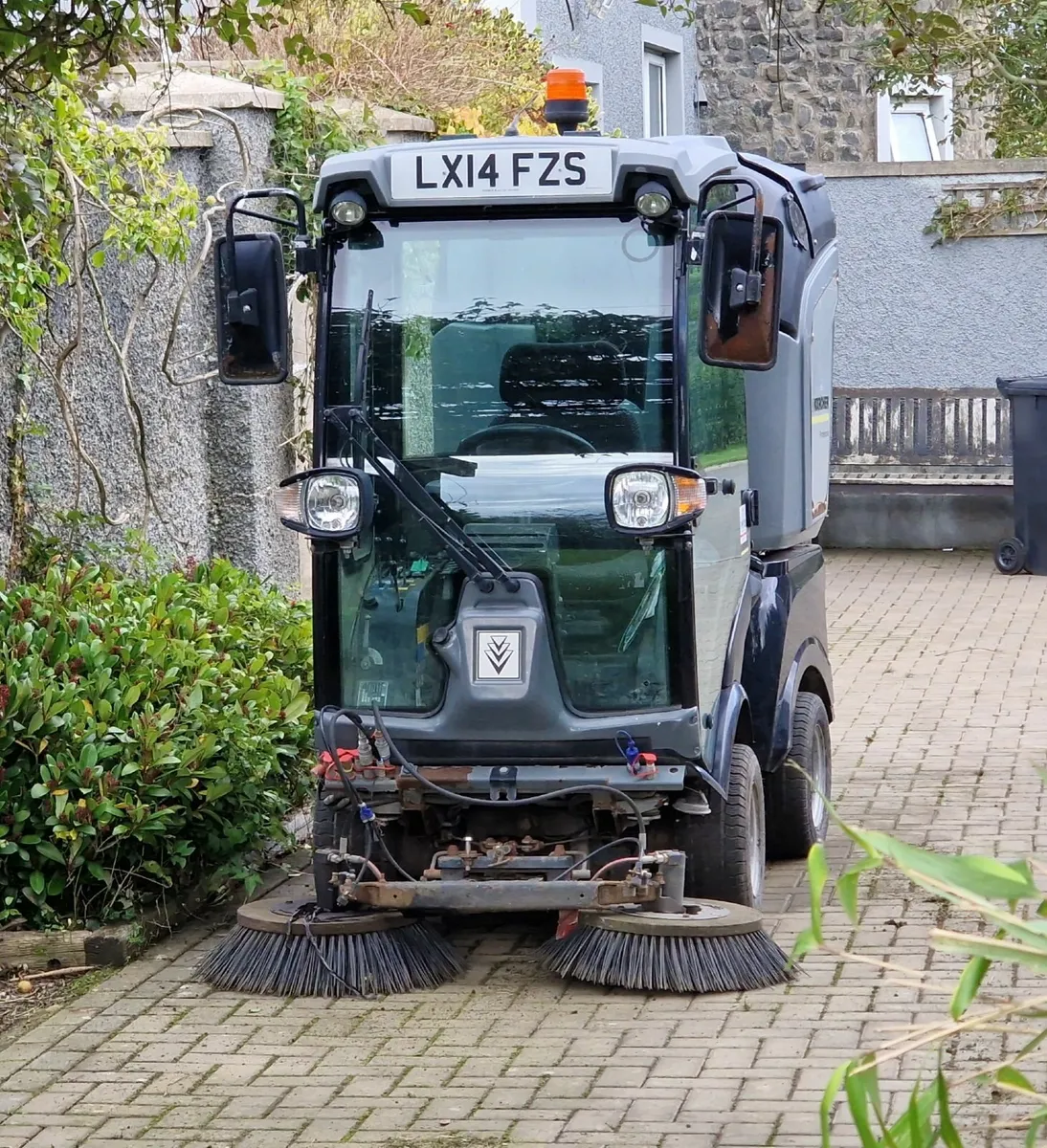 Karcher diesel road sweeper roadsweeper - Image 1
