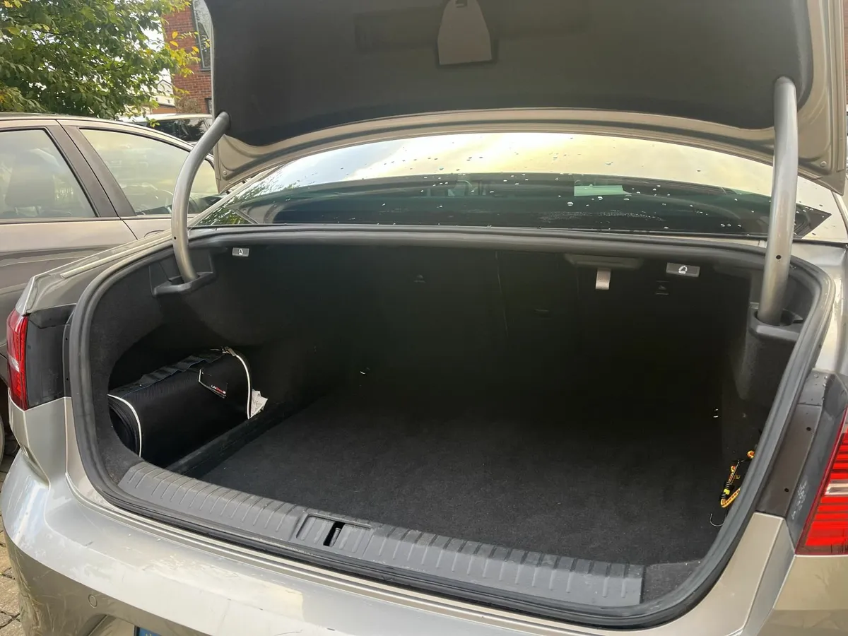 Volkswagen Passat 2017 - Image 4