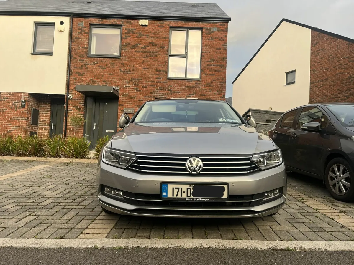 Volkswagen Passat 2017 - Image 2
