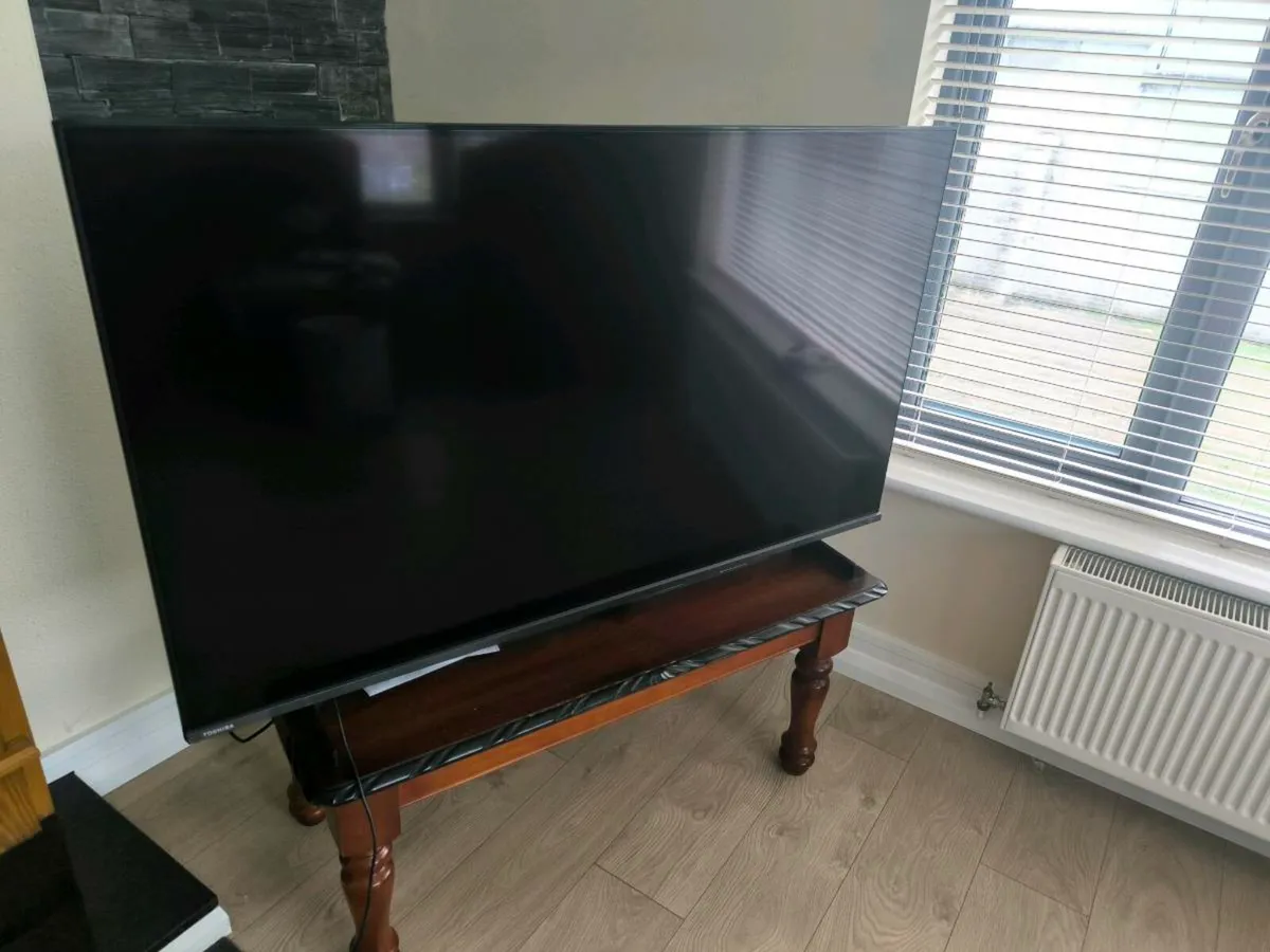 Toshiba tv 55 inch - Image 1