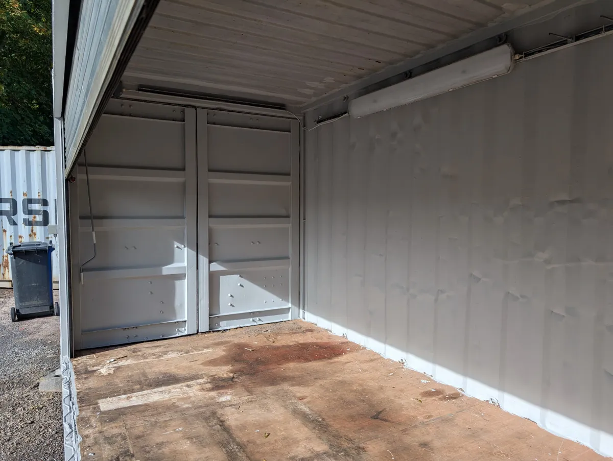 20ft with Roller side door - Image 2