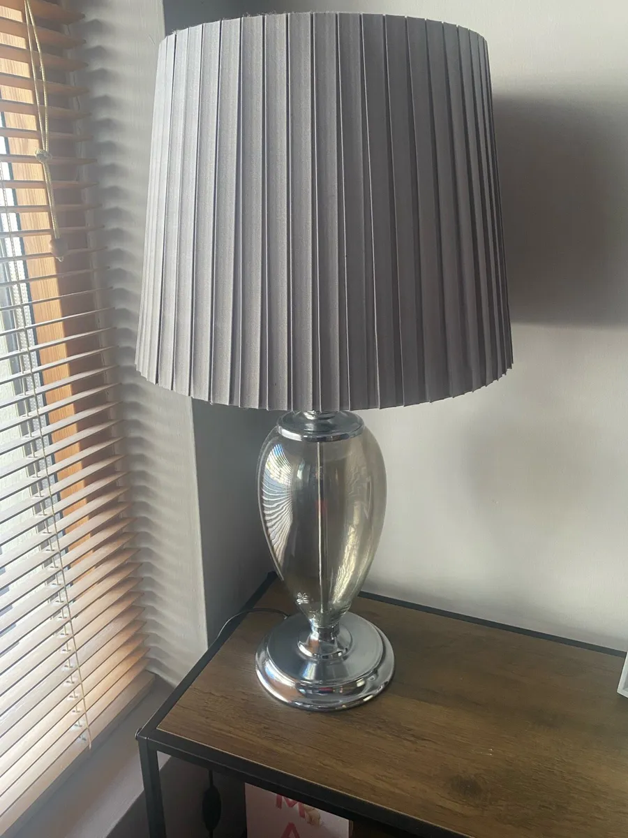 Table lamp