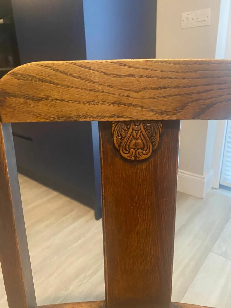 Table and chairs - Image 2