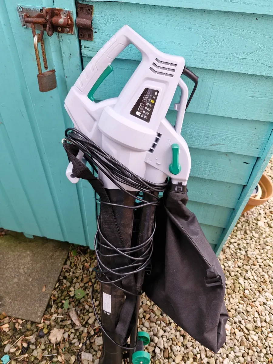 Leaf blower - Image 1