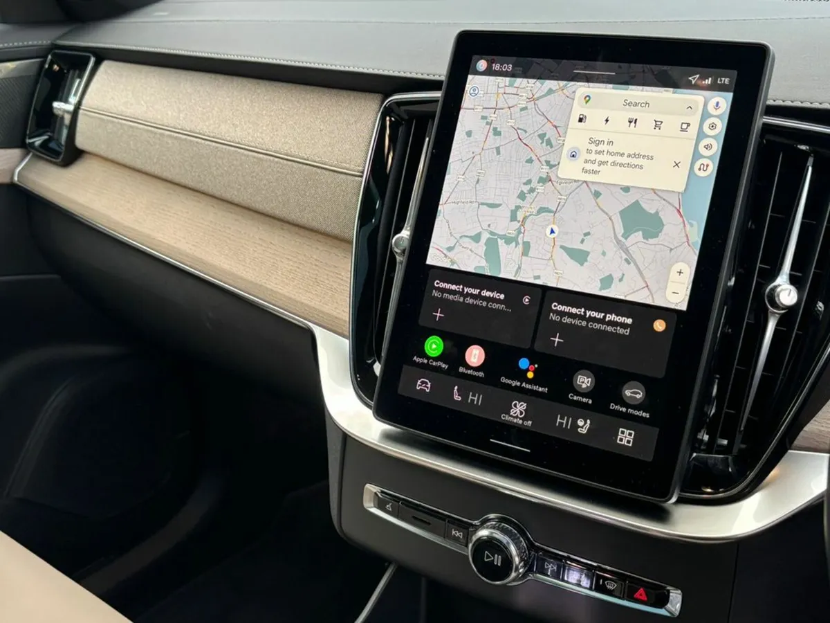 Volvo XC90 T8 PLUS, BLONDE LEATHER, NEW MODEL - Image 2
