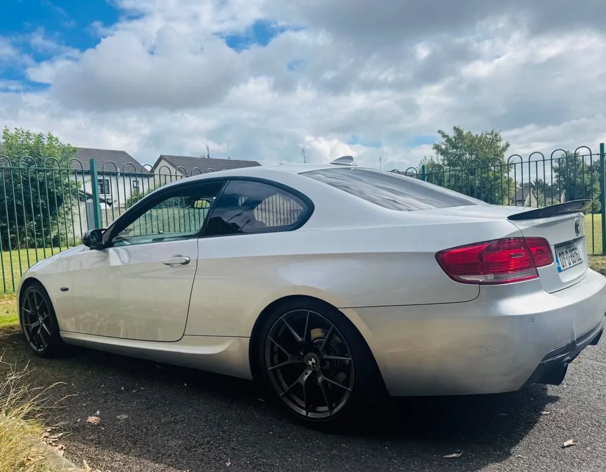 BMW 3-Series 2007 - Image 2