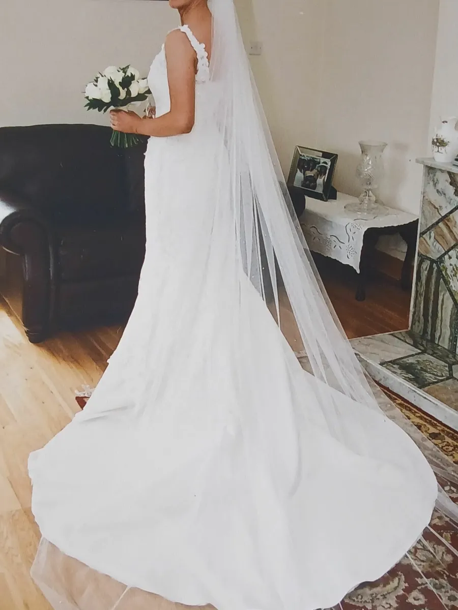 Wedding dress - Image 2