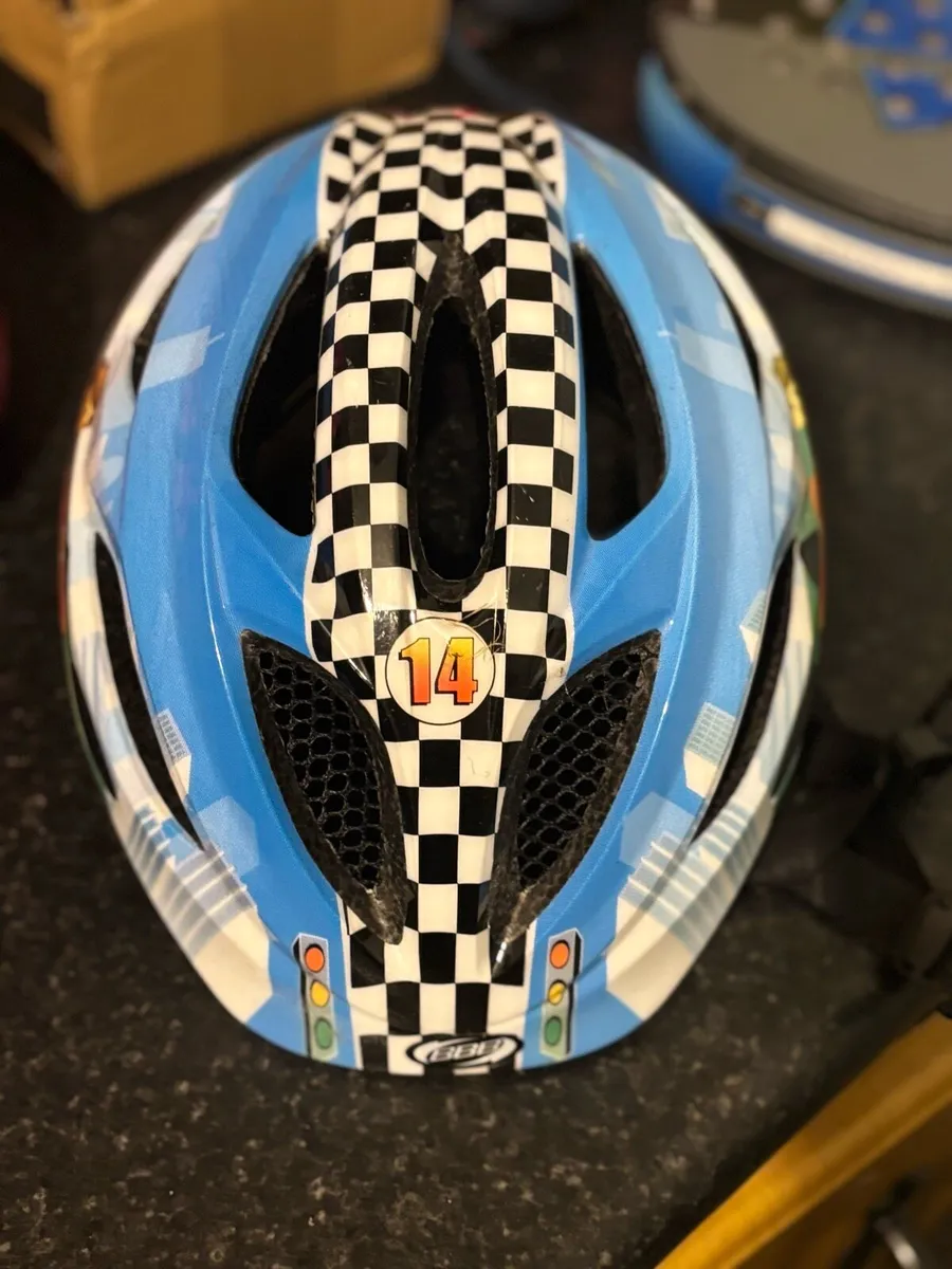 Bicycling helmet - Image 1