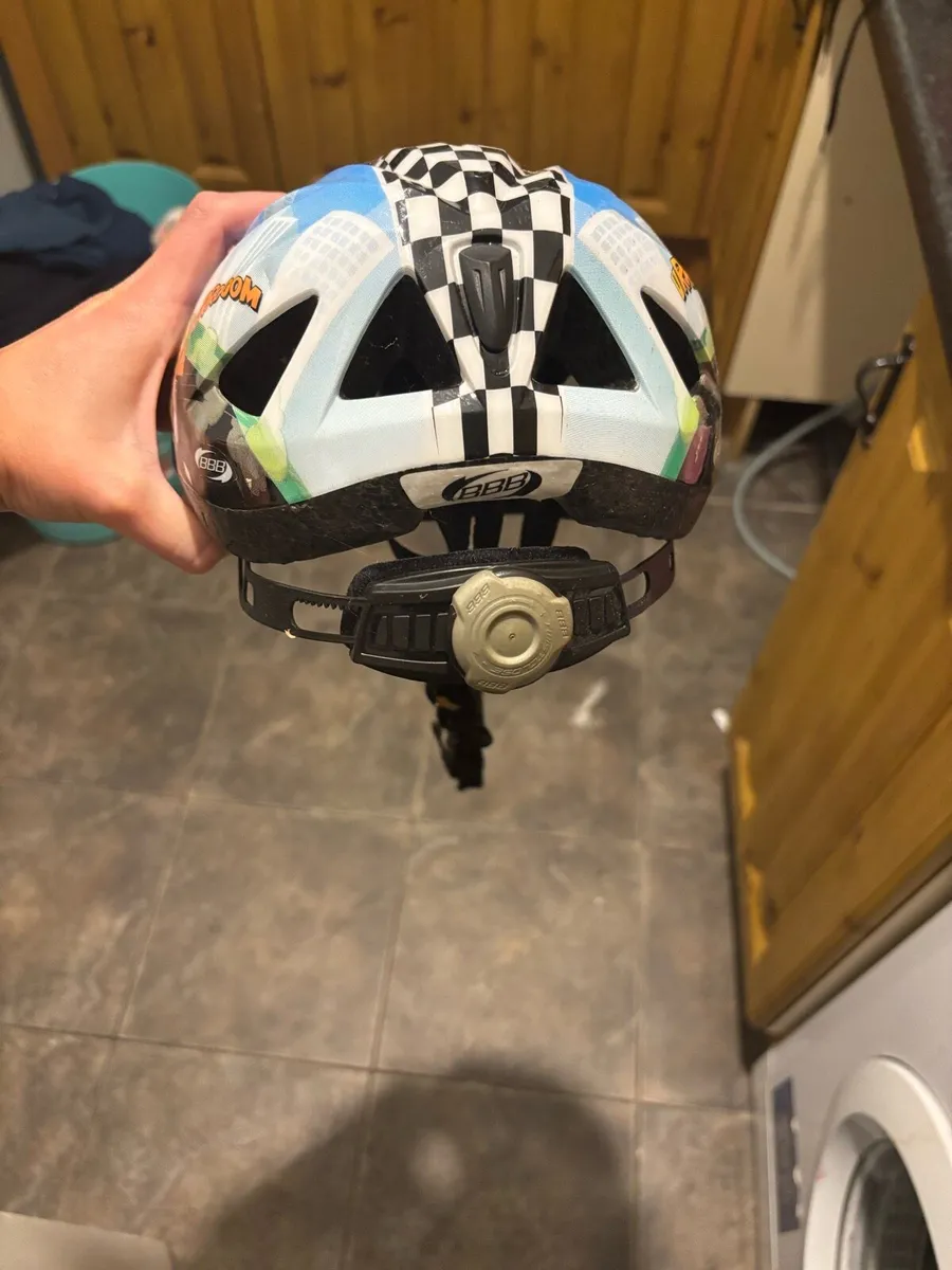 Bicycling helmet - Image 2
