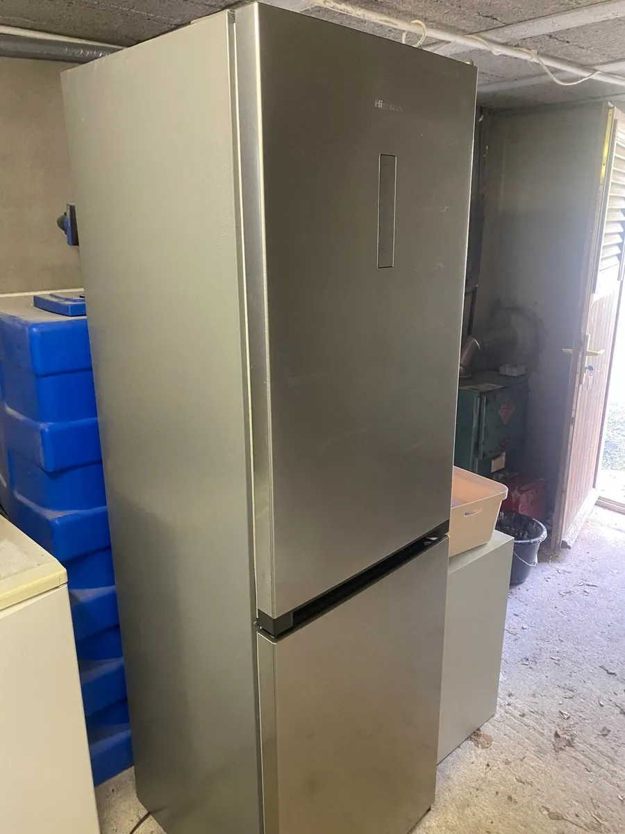 Hisense 50/50 Fridge freezer - Image 1
