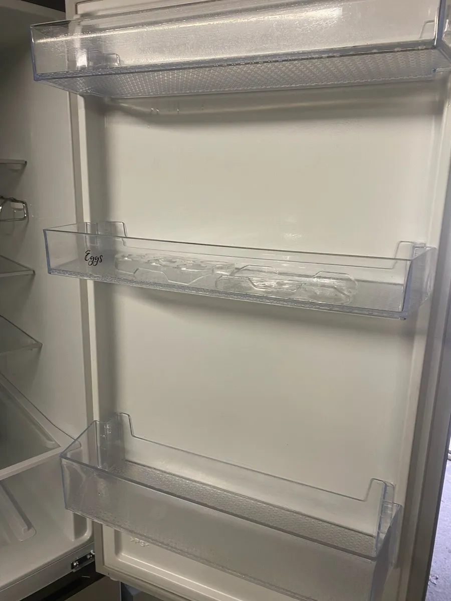 Hisense 50/50 Fridge freezer - Image 4
