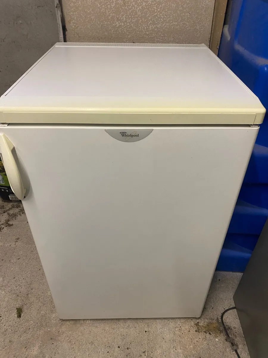 Whirlpool undercounter fridge - Image 1