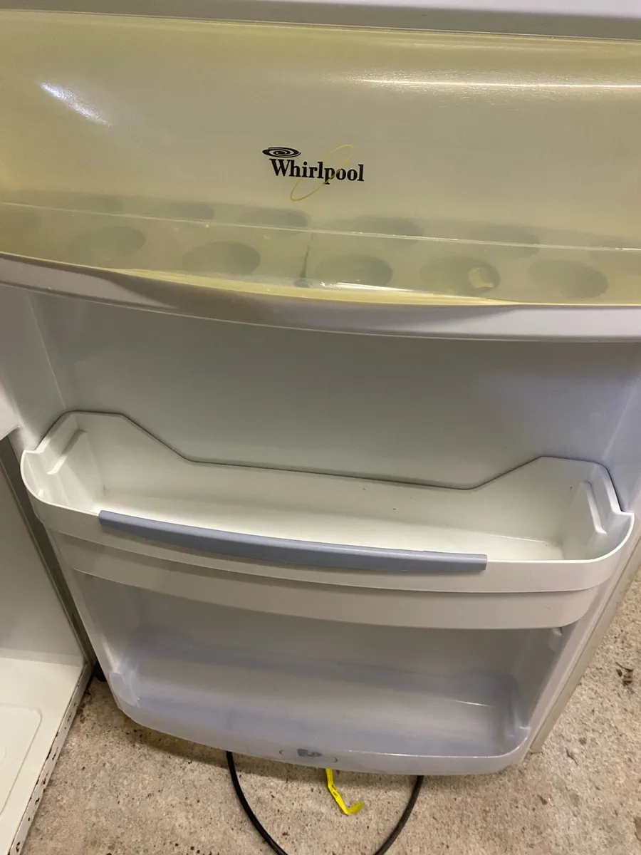 Whirlpool undercounter fridge - Image 3