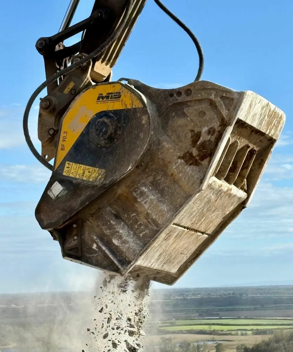 Crusher Bucket - Image 1