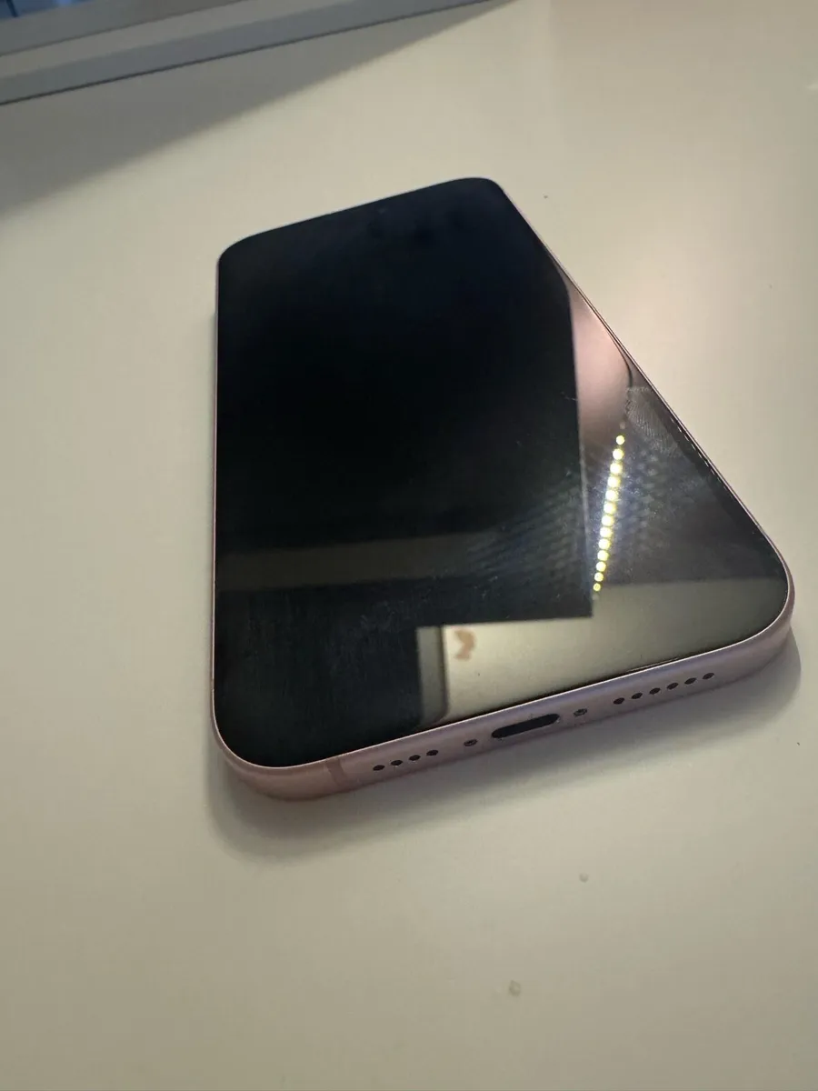 iPhone 15 Plus - Image 3