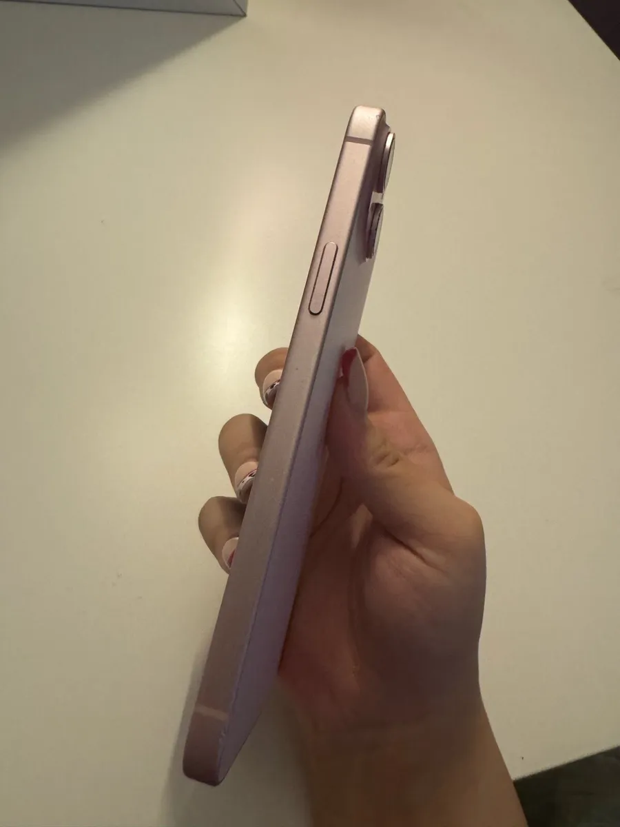 iPhone 15 Plus - Image 4