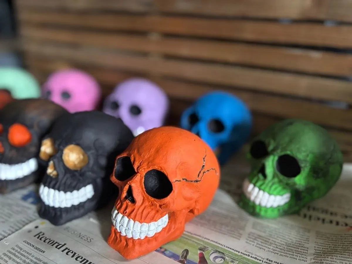 Halloween Garden Ornaments Skulls - Image 1