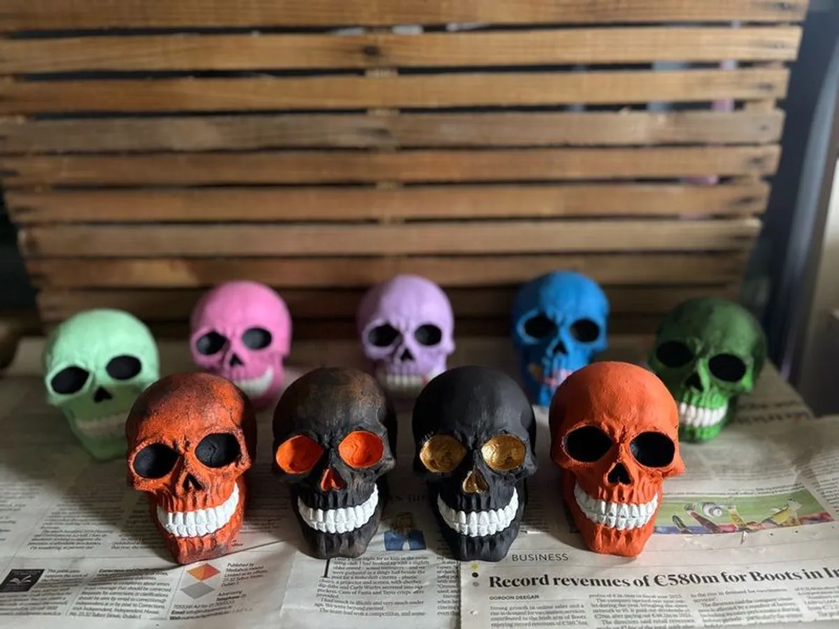 Halloween Garden Ornaments Skulls - Image 2