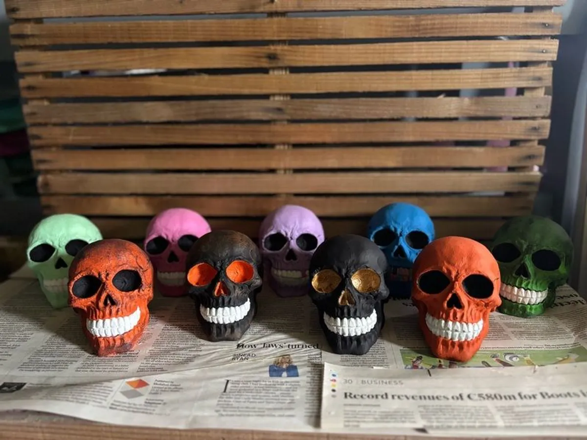 Halloween Garden Ornaments Skulls - Image 3