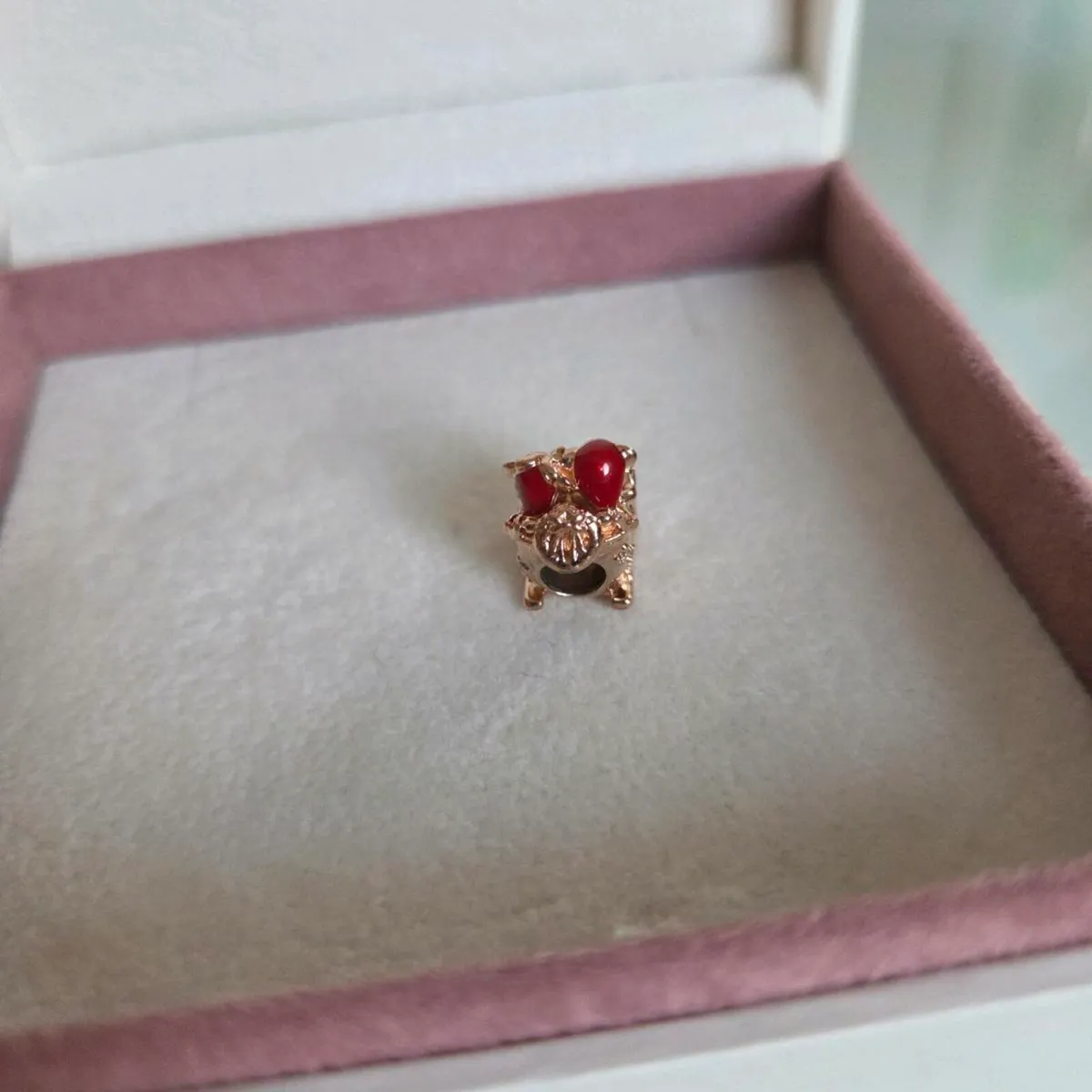 Pandora rose gold minnie& mickey Christmas sleigh - Image 4
