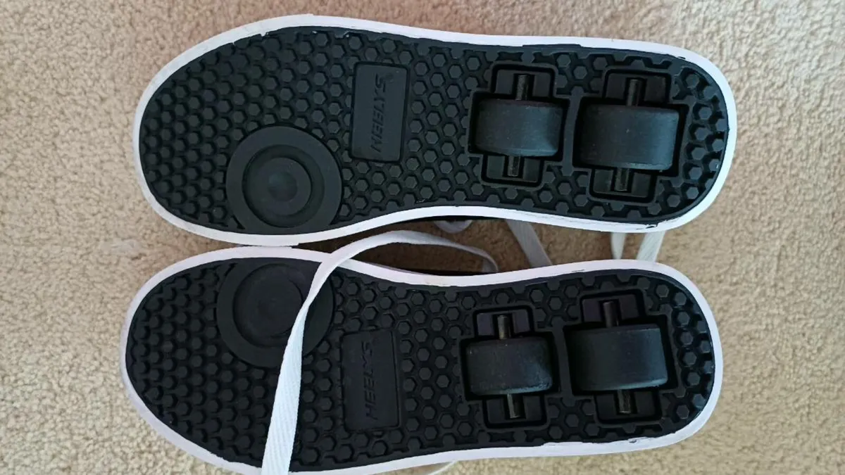 Heeleys skates - Image 2