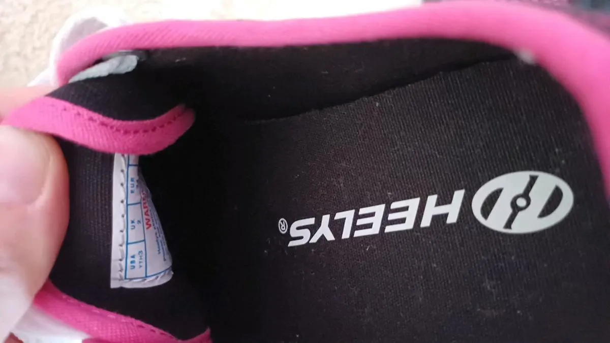 Heeleys skates - Image 3