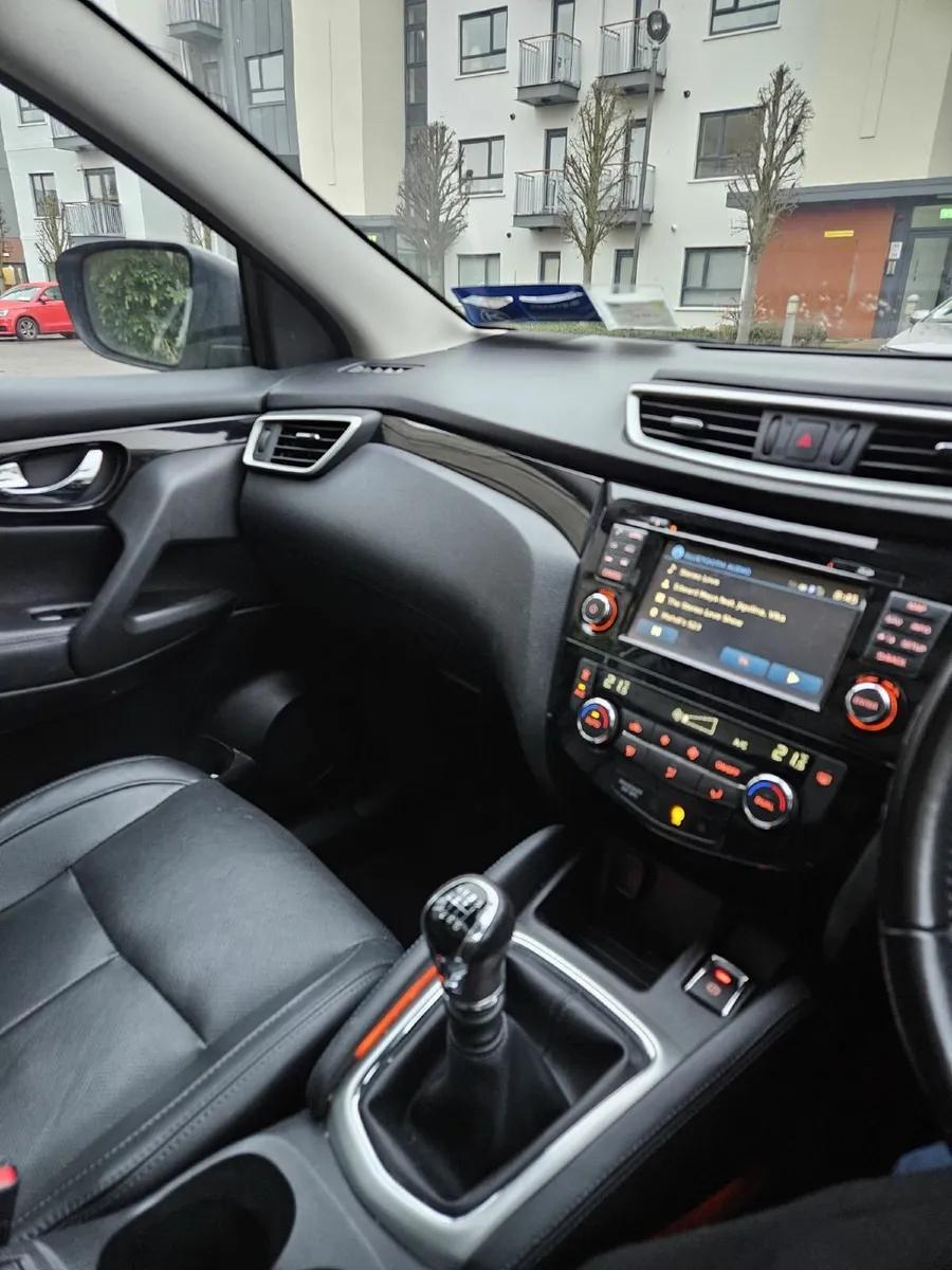 Nissan Qashqai 2017, SV Premium, Low Mileage - Image 2